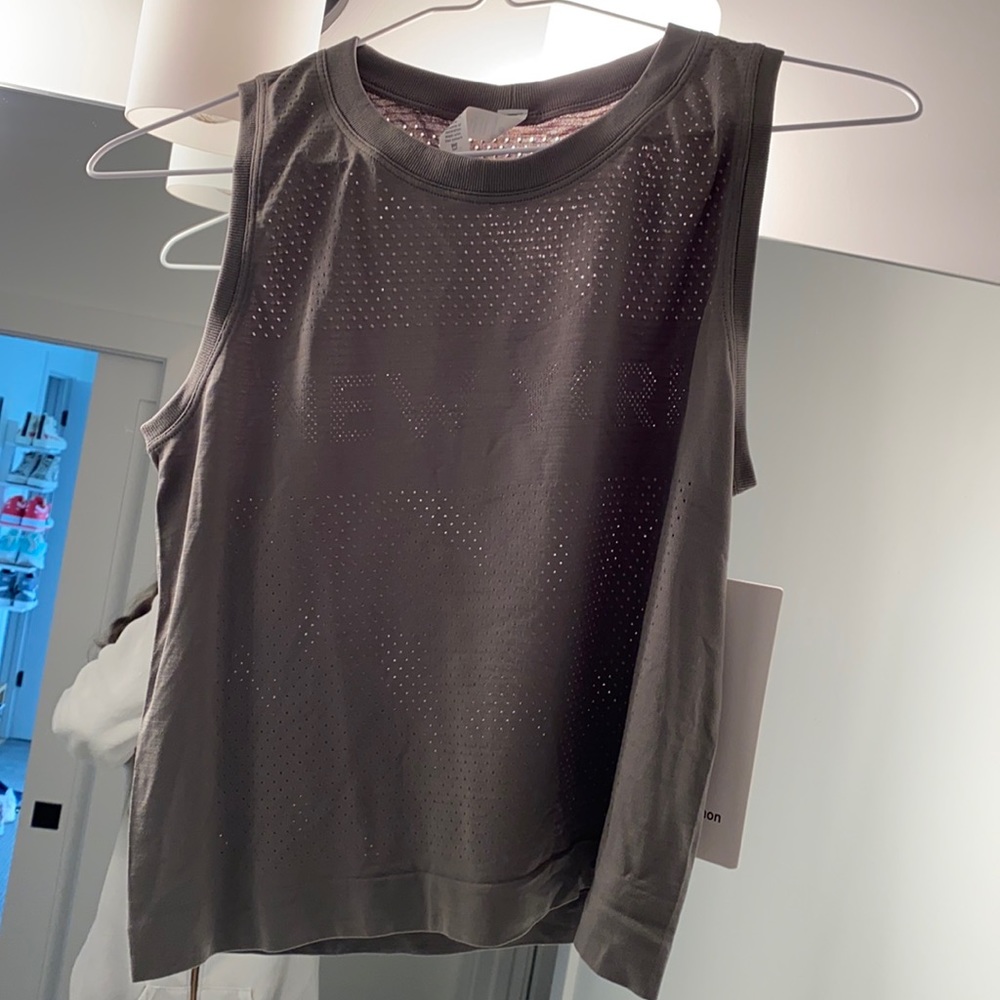 Lululemon swiftly breathe crop tank(New York)